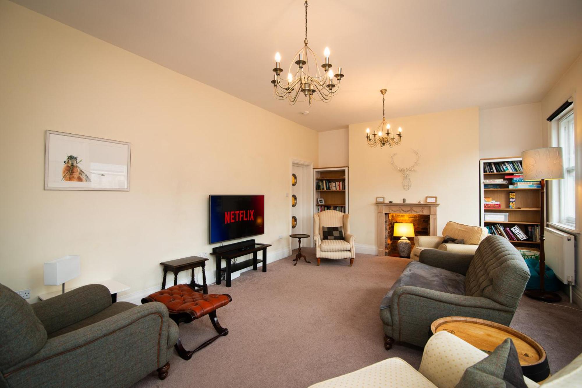 Spacious Retreat With River Views Near Peak District Матлок Экстерьер фото